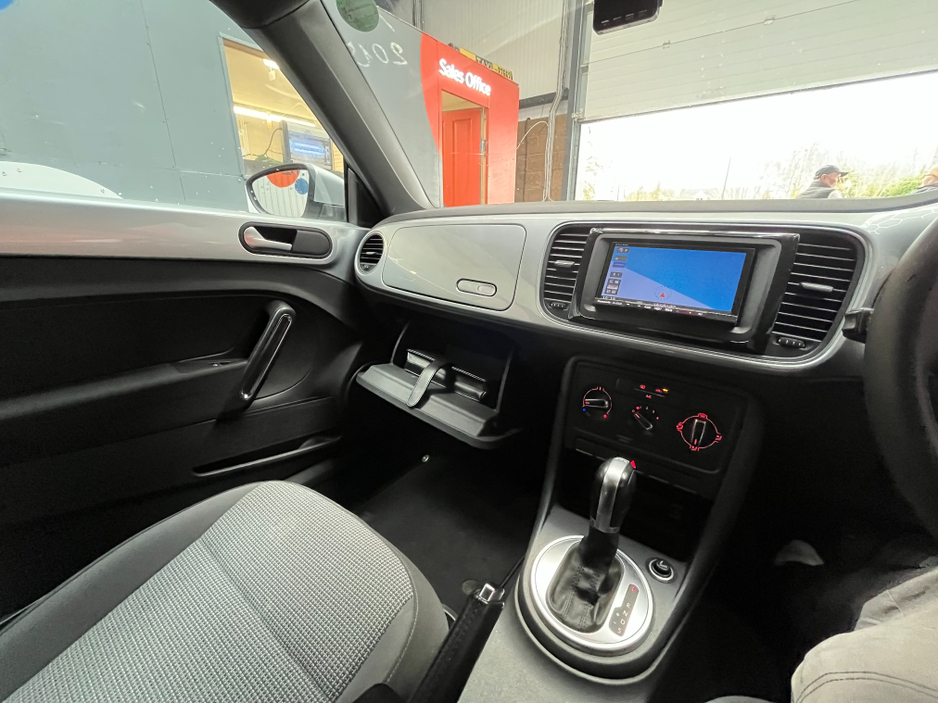 2015 Volkswagen Beetle - image 12