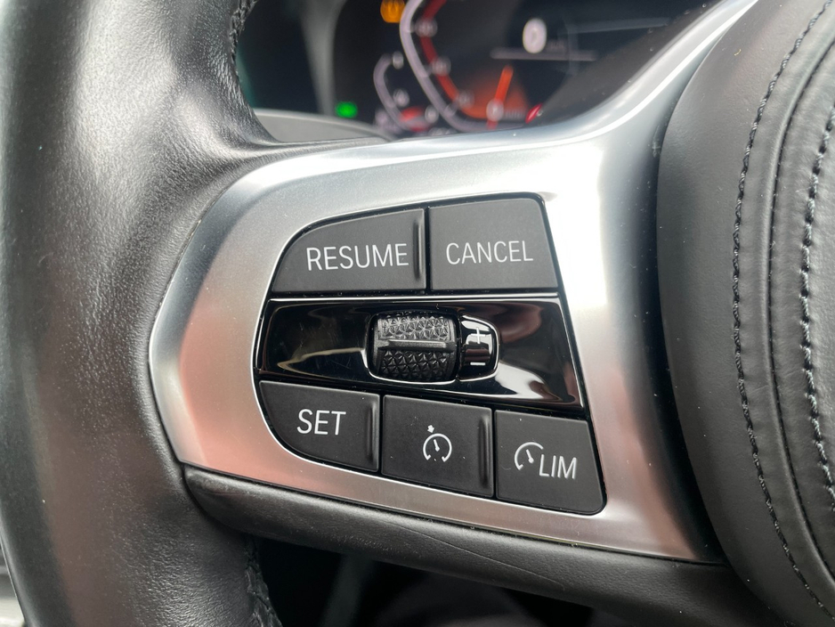 2020 BMW 3 Series - image 17