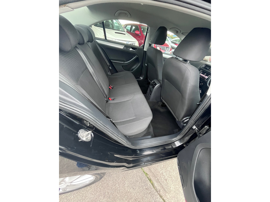 2017 Volkswagen Jetta - image 7