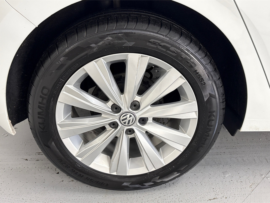 2018 Volkswagen Polo NEW NCT COMFORTLINE 1.0 MANUAL**MULTIFUNCTIONAL STEERING WHEEL**TOUCH SCREEN MEDIA DISPLAY**PARKING SENSORS**APPLE CARPLAY**BLACK CLOTH INTERIOR**SEMI DIGITAL DASH**ISOFIX**FINANCE AVAILABLE** €14,495