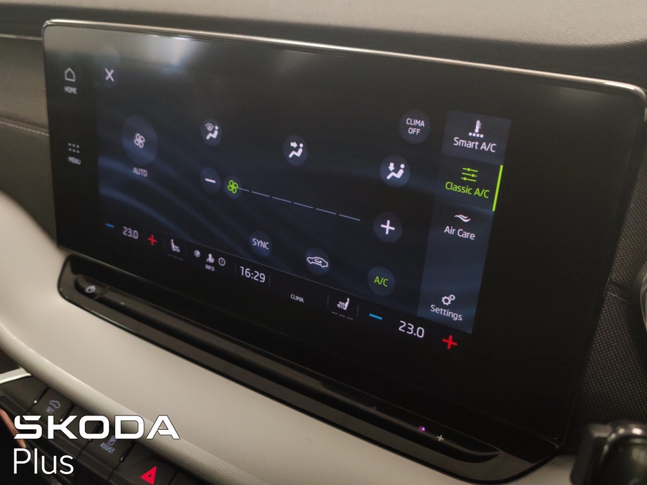 2023 Skoda Octavia - image 30