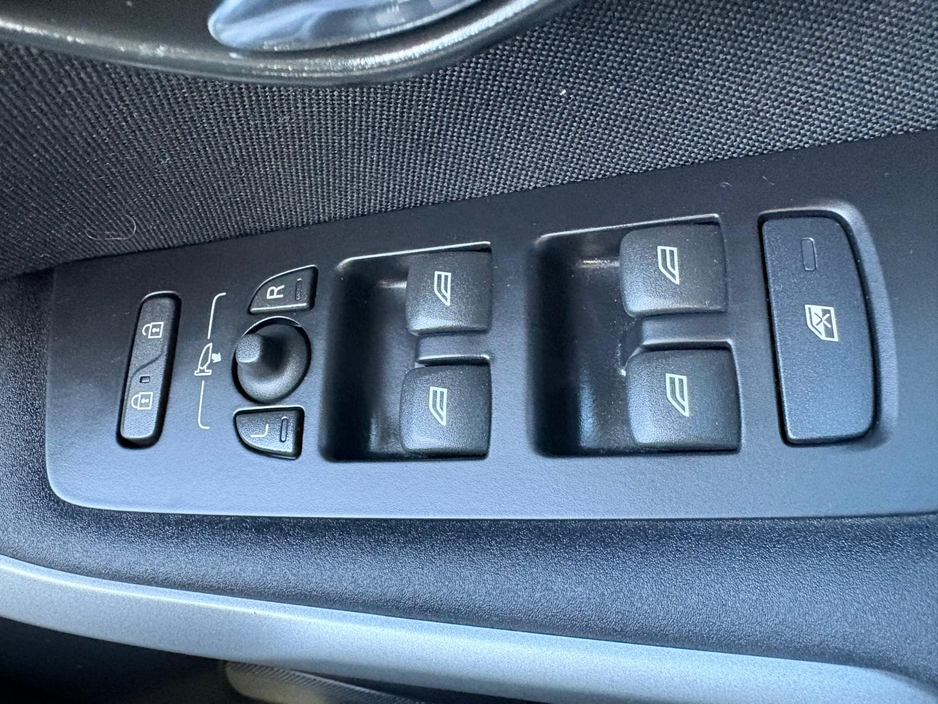 2014 Volvo V40 - image 14