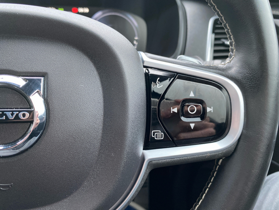 2019 Volvo XC90 - image 11