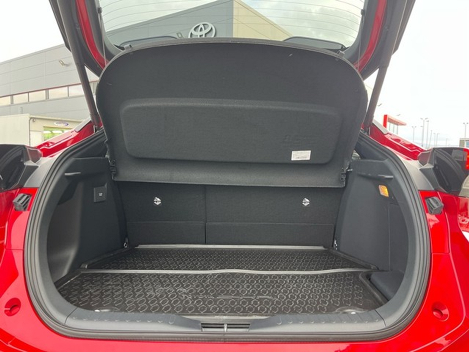 2025 Toyota C-HR - image 10