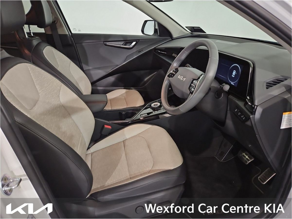 2023 Kia e-Niro - image 2