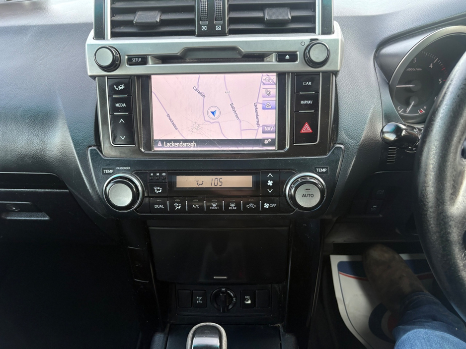 2015 Toyota Landcruiser - image 14