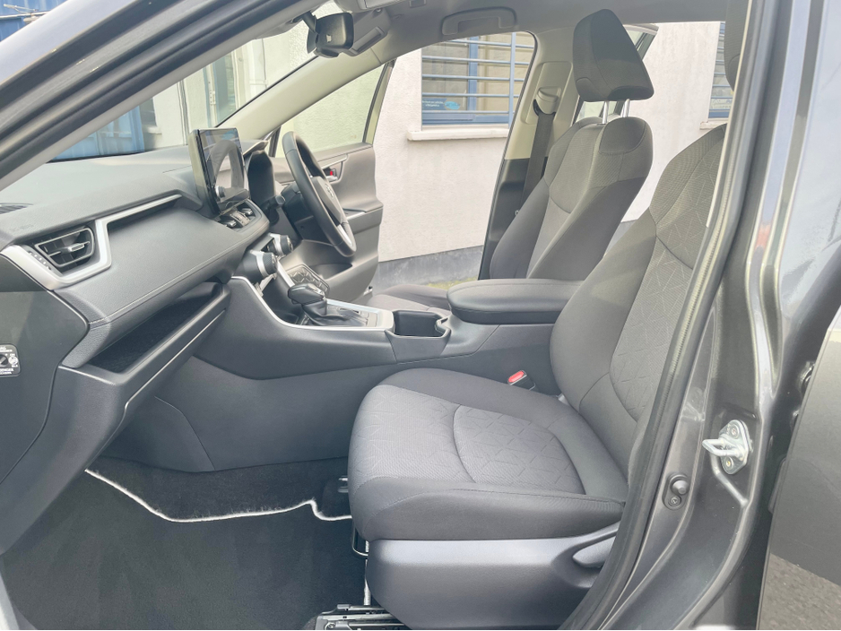 2024 Toyota Rav4 - image 31