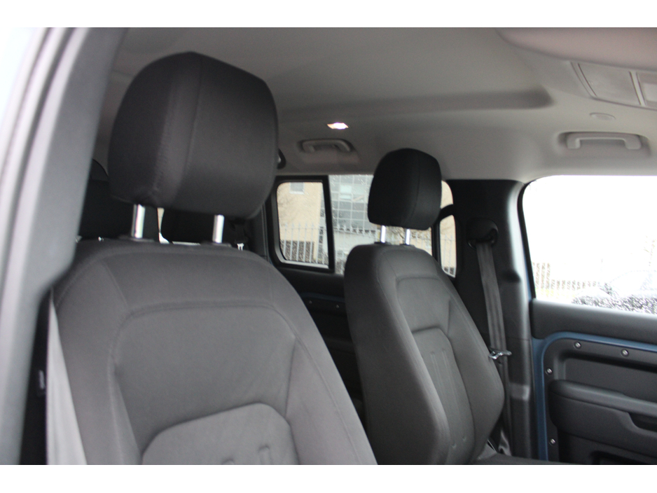 2020 Land Rover Defender - image 13