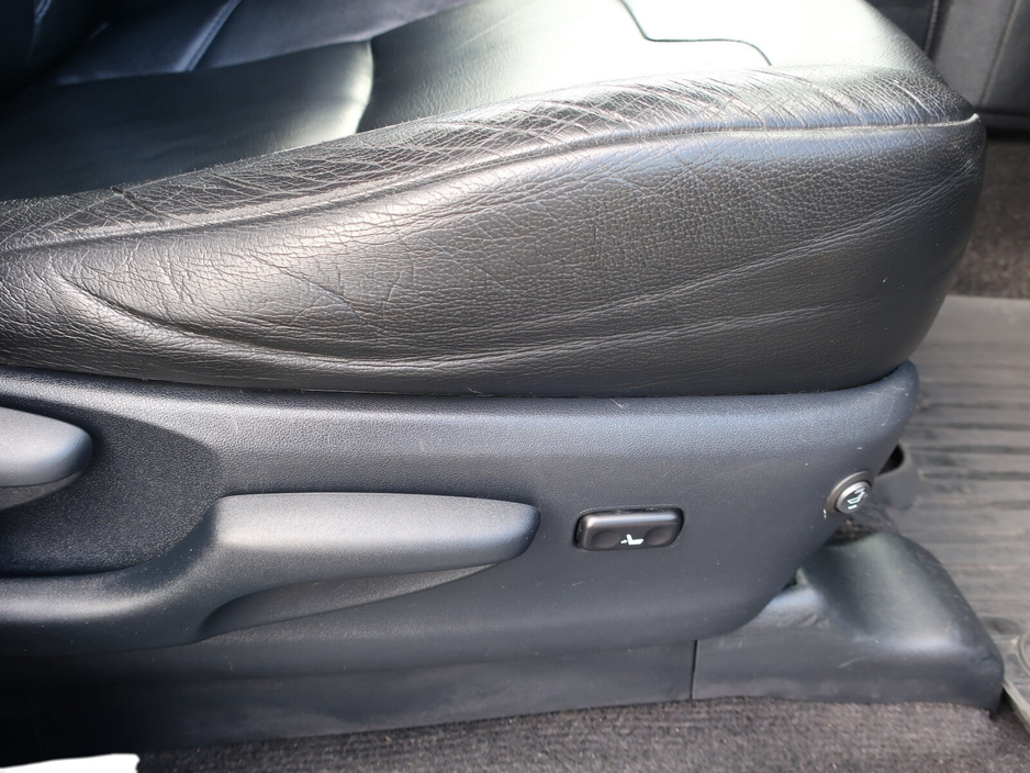 2022 Toyota Landcruiser - image 9