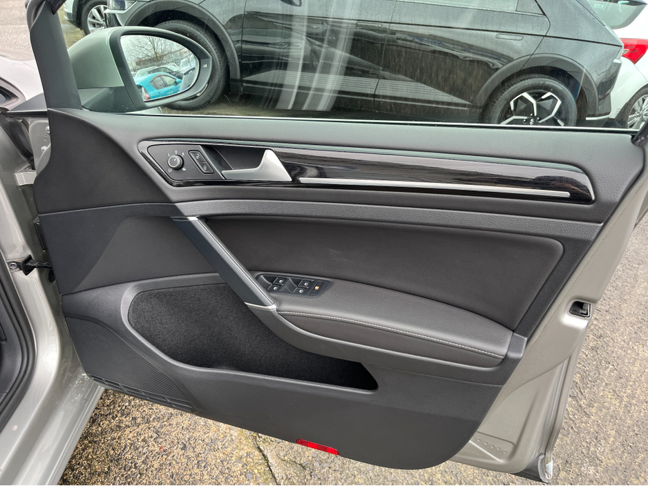 2020 Volkswagen Golf MEISTER HIGHLINE AUTOMATIC 2.0 DIESEL //MASSIVE SPEC//FULL LEATHER HEATED SEATS//DYNAUDIO SOUND SYSTEM//ELECTRIC MEMORY DRIVERS SEAT//REVERSE CAMERA// €21,950