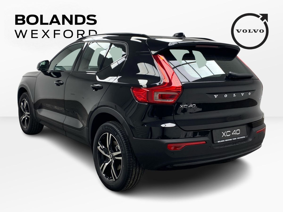 2026 Volvo XC40 - image 3