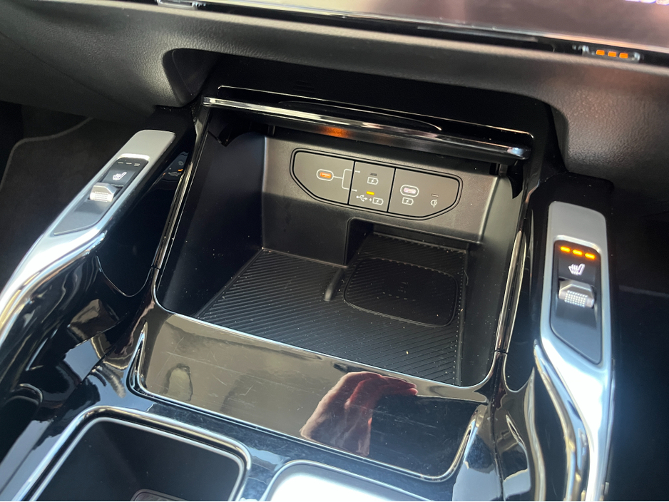 2025 Kia Sorento - image 23