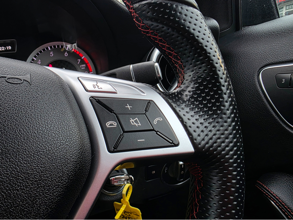 2013 Mercedes-Benz A Class A180 AMG INTERIOR HALF LEATHER - ALCANTARA SEATS / HI SPEC / LOW ROAD TAX BAND / SIMI DEALER