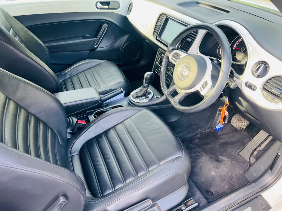 2015 Volkswagen Beetle - image 12