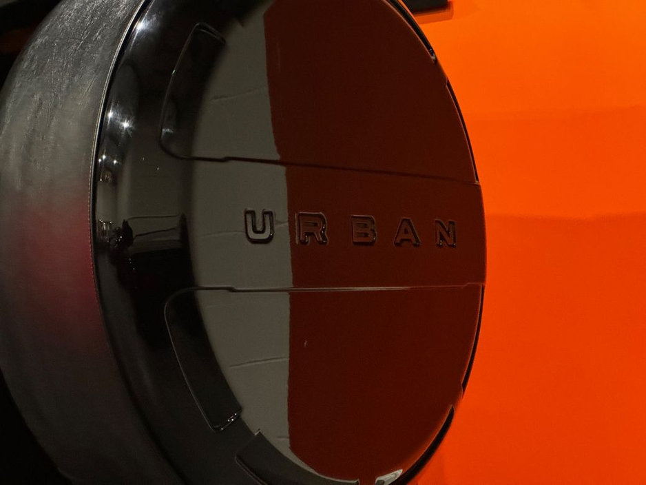 2023 Land Rover Defender - image 11