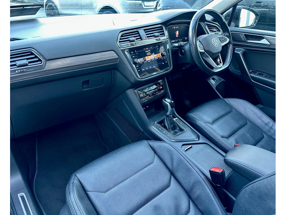 2022 Volkswagen Tiguan Allspace ++LEATHER / AUTO / 7-SEAT  PANORAMIC ROOF++ €33,950