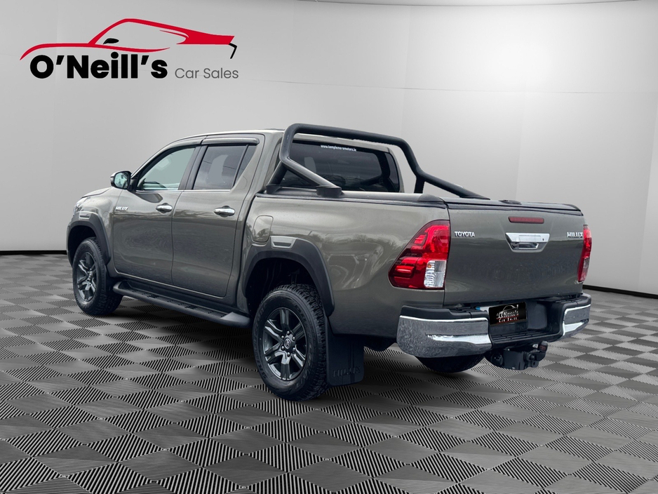 2025 Toyota Hilux *NO VAT* 2.8L SR5 MANUAL #340 €52,999