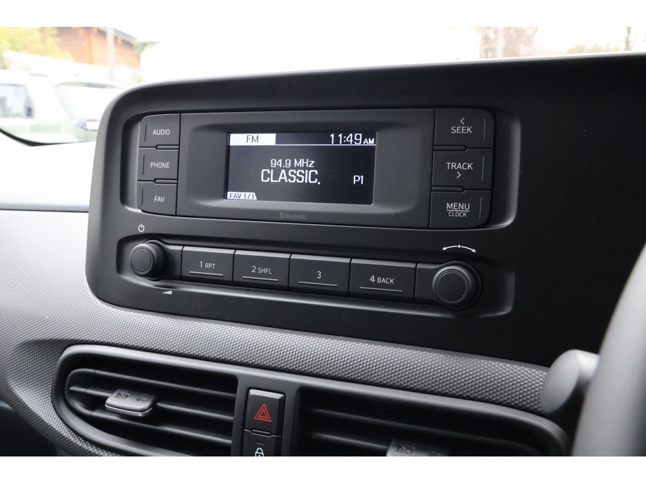 2023 Hyundai i10 - image 12