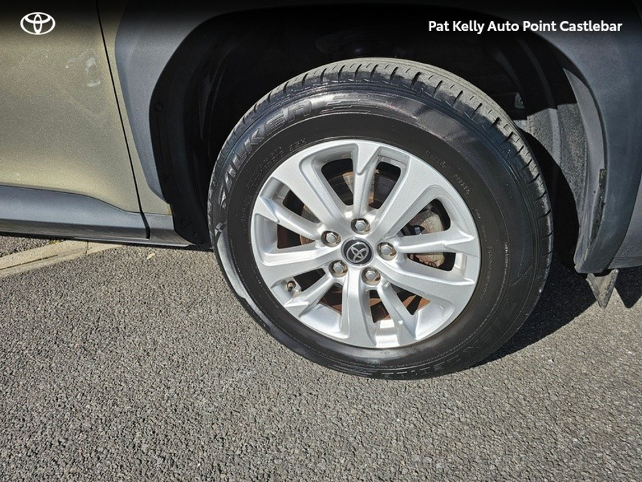 2024 Toyota Yaris Cross - image 17