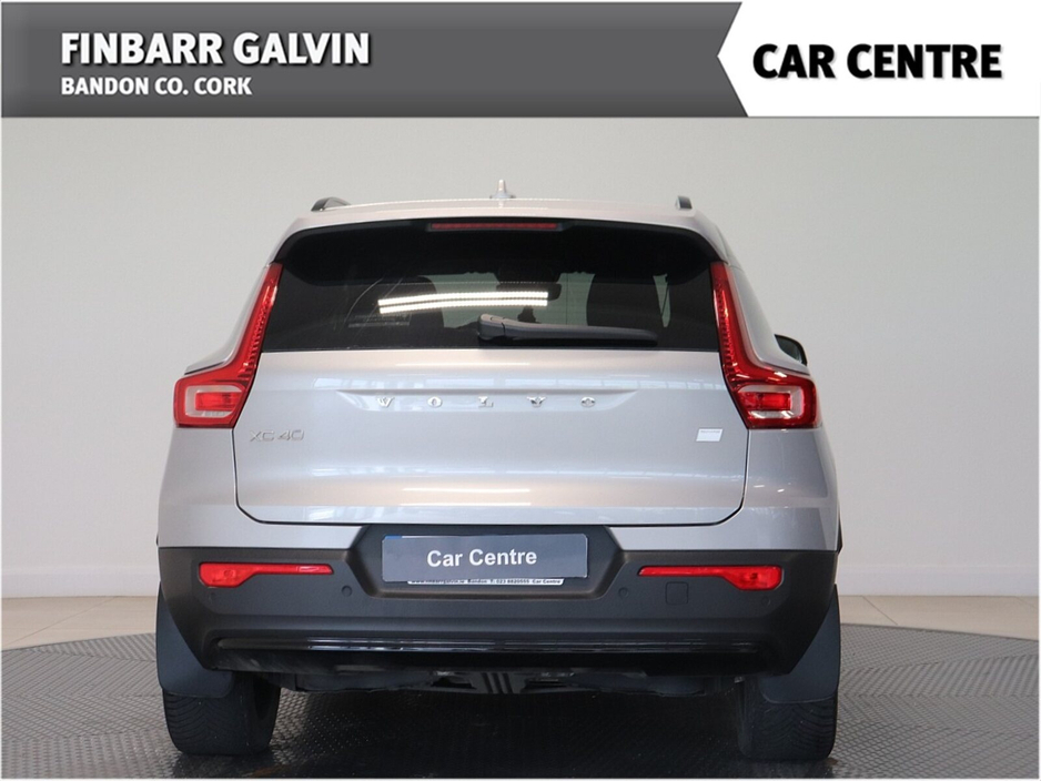 2025 Volvo XC40 - image 13