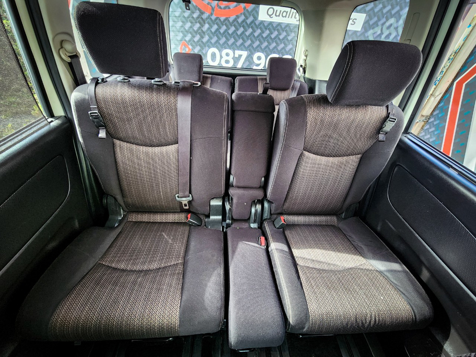 2015 Nissan Serena - image 19