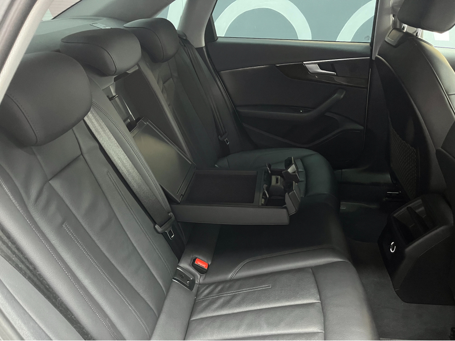 2018 Audi A4 2018 AUDI A4 TFSI 1.4 AUTOMATIC / CRUISE CONTROL / REVERSE CAMERA / HEATED SEATS / PADDLE SHIFTERS