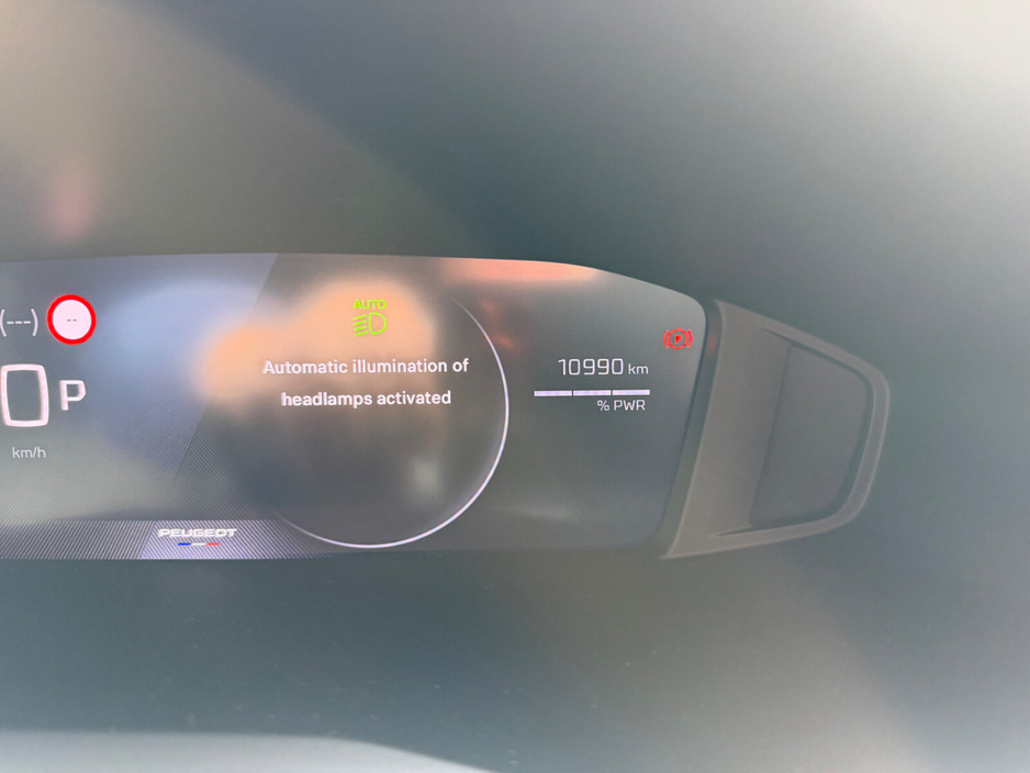 2025 Peugeot 2008 - image 9