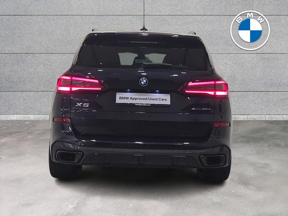 2022 BMW X5 xDrive45e M Sport €65,950