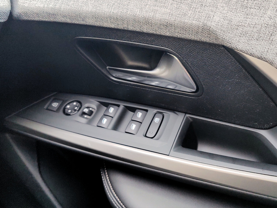 2025 Peugeot 3008 - image 12