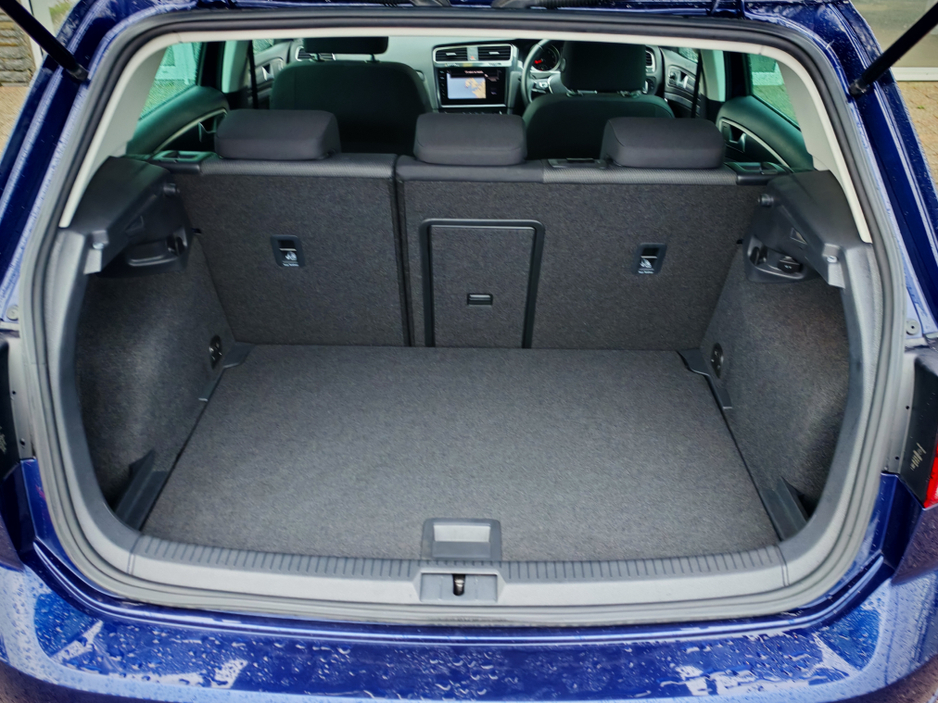 2017 Volkswagen Golf - image 4