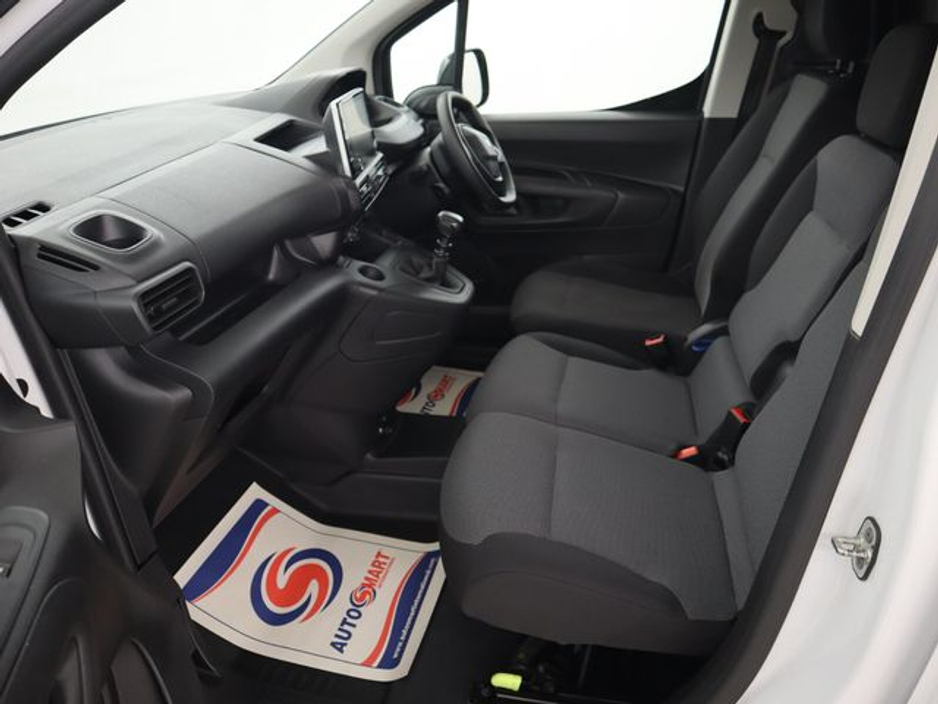 2022 Peugeot Partner - image 16