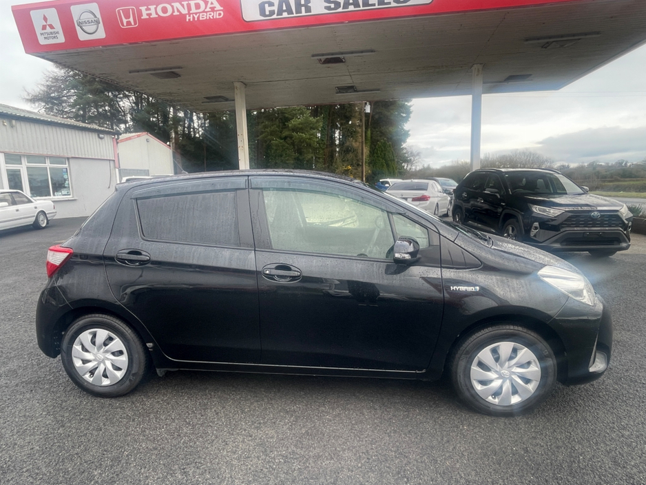 2017 Toyota Yaris - image 8