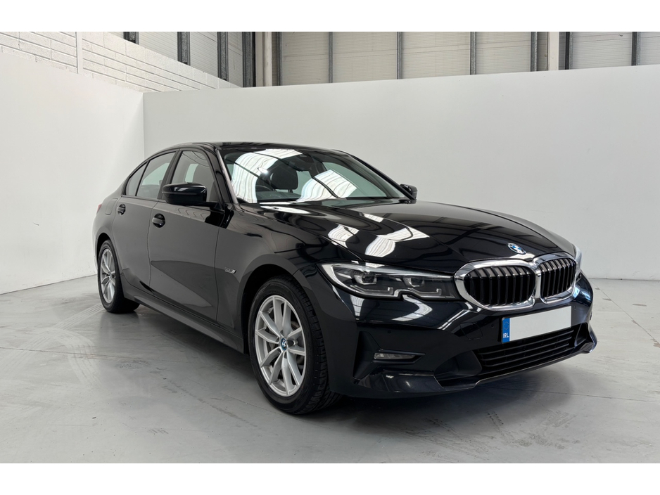 2021 BMW 3 Series - image 8