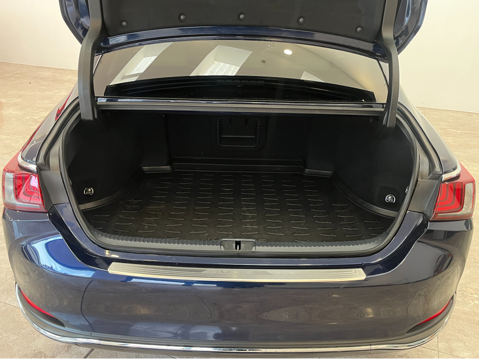 2022 Lexus ES 300 H DYNAMICS 4DR AUTO €39,750