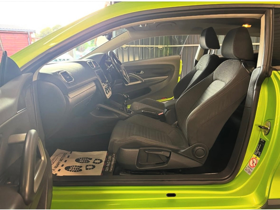 2011 Volkswagen Scirocco - image 10
