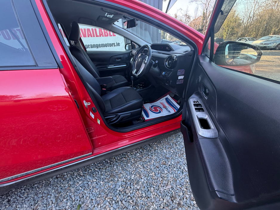 2014 Toyota Aqua - image 12