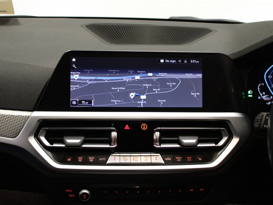 2022 BMW 3 Series - image 21