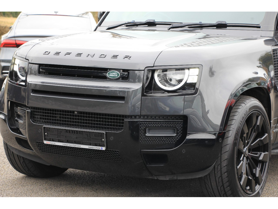 2022 Land Rover Defender - image 26