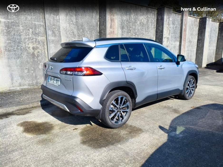 2024 Toyota Corolla Cross - image 2