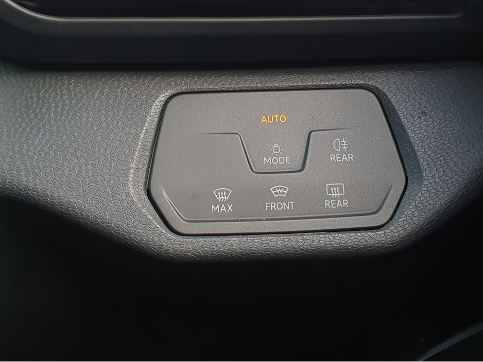 2021 Volkswagen ID.4 PRO PERFORMANCE FULLY ELECTRIC NCT 03/27 FINANCE AVAILABLE €90 PER WEEK HEATED STEERING WHEEL/ HEATED SEATS/ SAT NAV/ TOUCH SCREEN/ ANDROID AUTO/ APPLE CAR PLAY/ REVERSE CAMERA/ HISTORY CHECKED €19,900