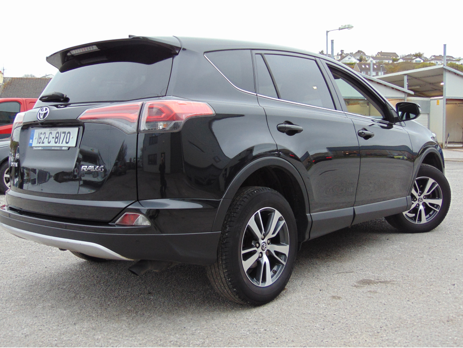 2016 Toyota Rav4 - image 9