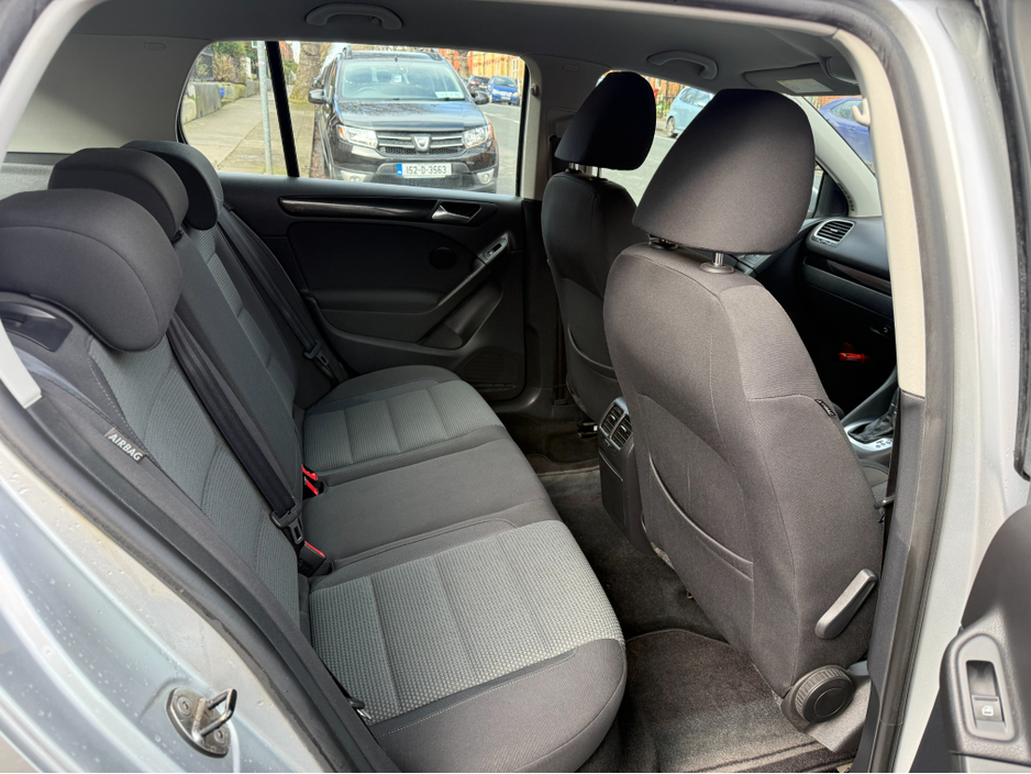 2012 Volkswagen Golf - image 12