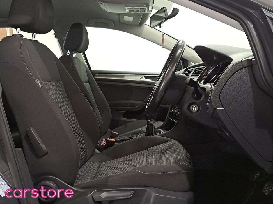 2019 Volkswagen Golf - image 12