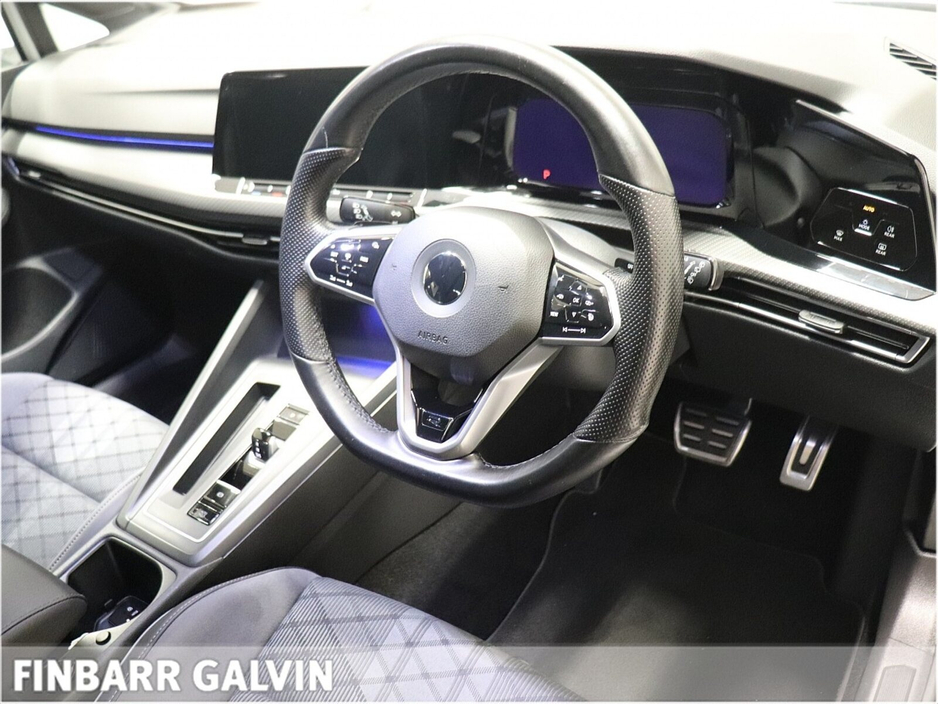 2022 Volkswagen Golf 2.0 TDI 150HP R-Line €32,950