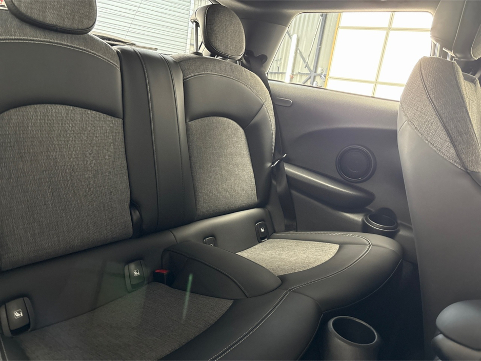 2022 MINI Hatch - image 28