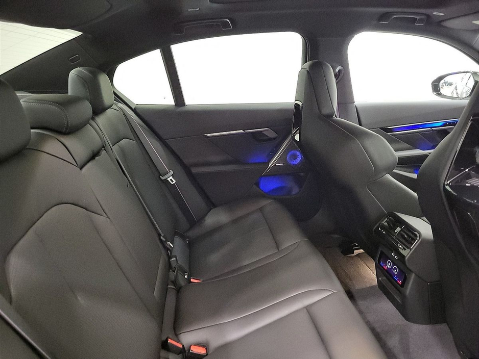 2025 BMW M5 M5 Phev Auto Entry 4.4 727 xDrive 22.1 kWh PHEV 197BHP /145 kw Step-tronic Auto Start/Stop