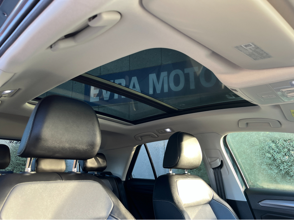 2023 Volkswagen T-Roc AUTOMATIC 2.0 DIESEL //MASSIVE SPEC//FULL LEATHER HEATED SEATS//PANORAMIC GLASS ROOF//LOW MILES// €31,950