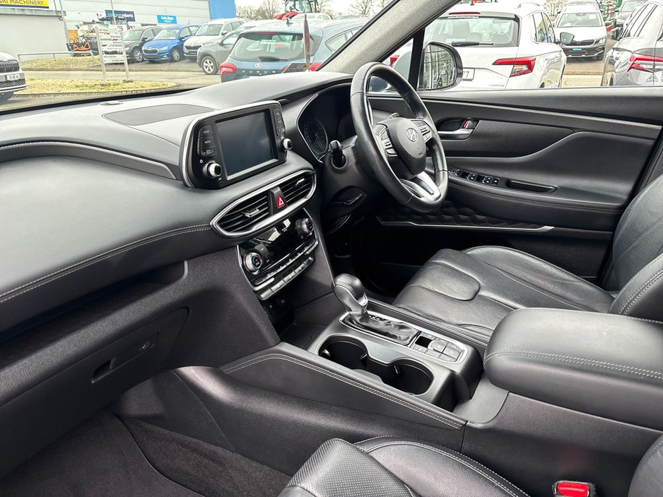 2019 Hyundai Santa Fe - image 2