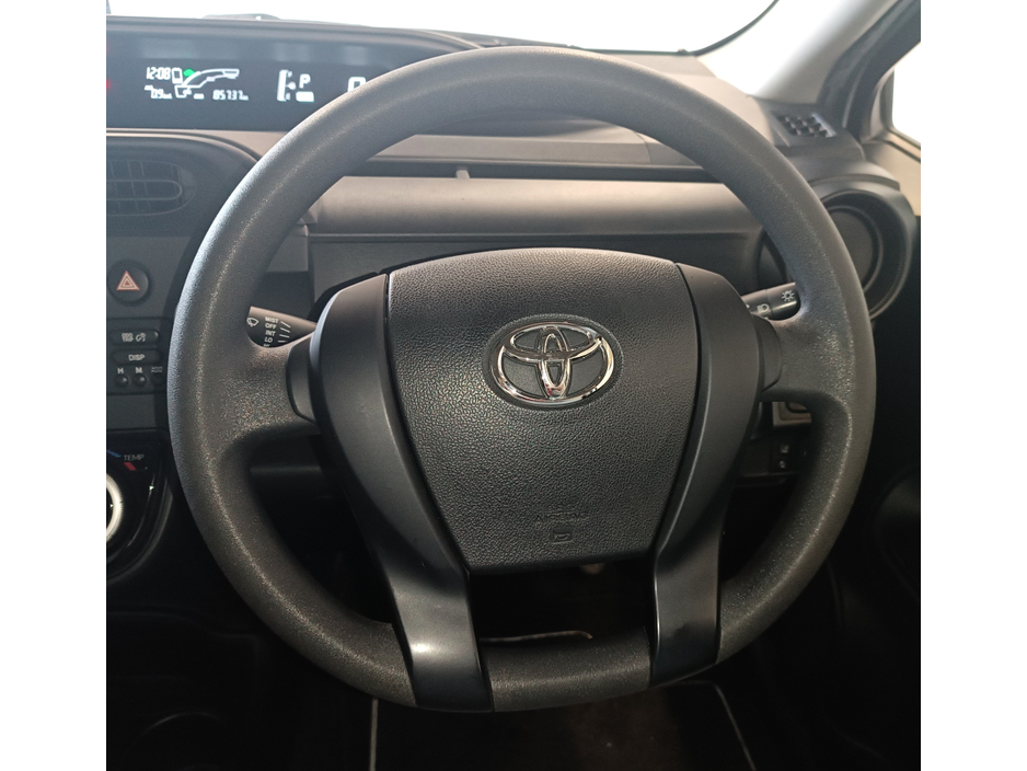 2020 Toyota Aqua - image 6