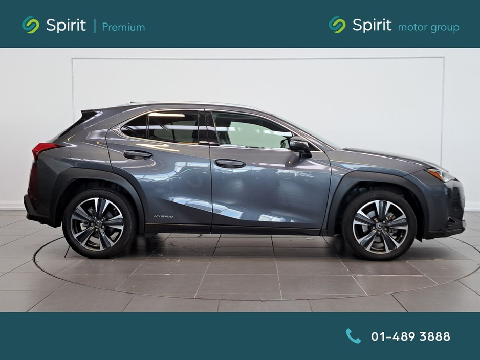 2022 Lexus UX 300 e - image 11